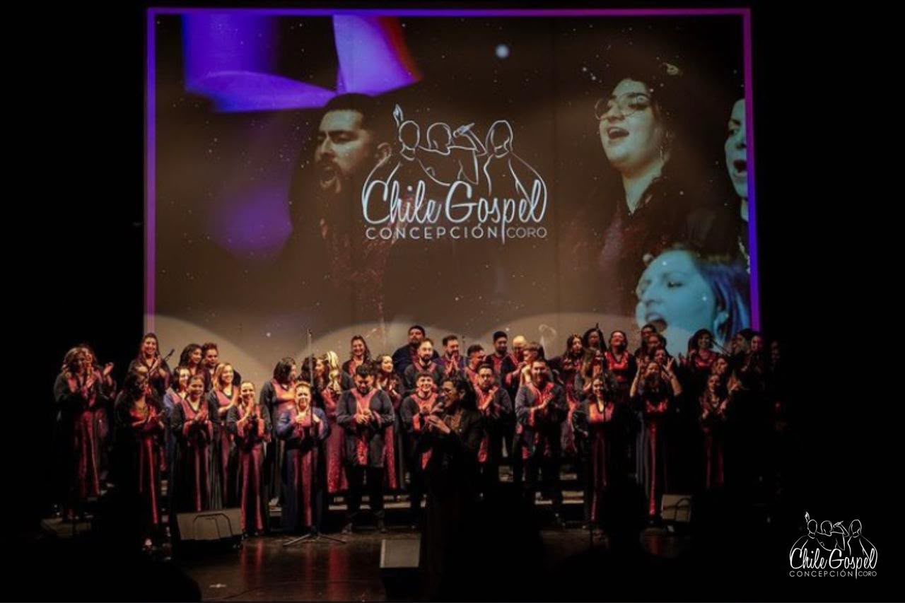 El coro de Chile Gospel Concepción al cierre de una presentación